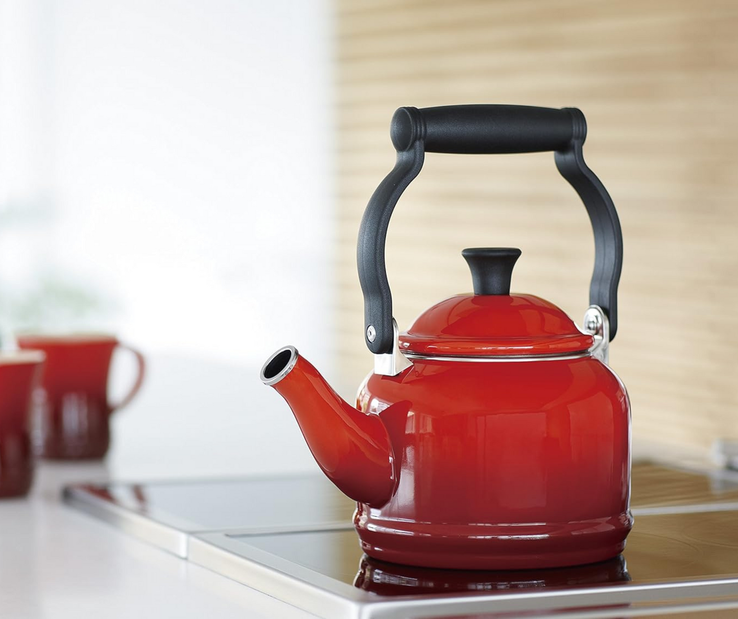 إبريق شاي من الفولاذ عالي الكربون المطلي بالمينا | سعة 1.1 لتر عدة ألوان | من العلامة التجارية Le Creuset صنع في فرنسا