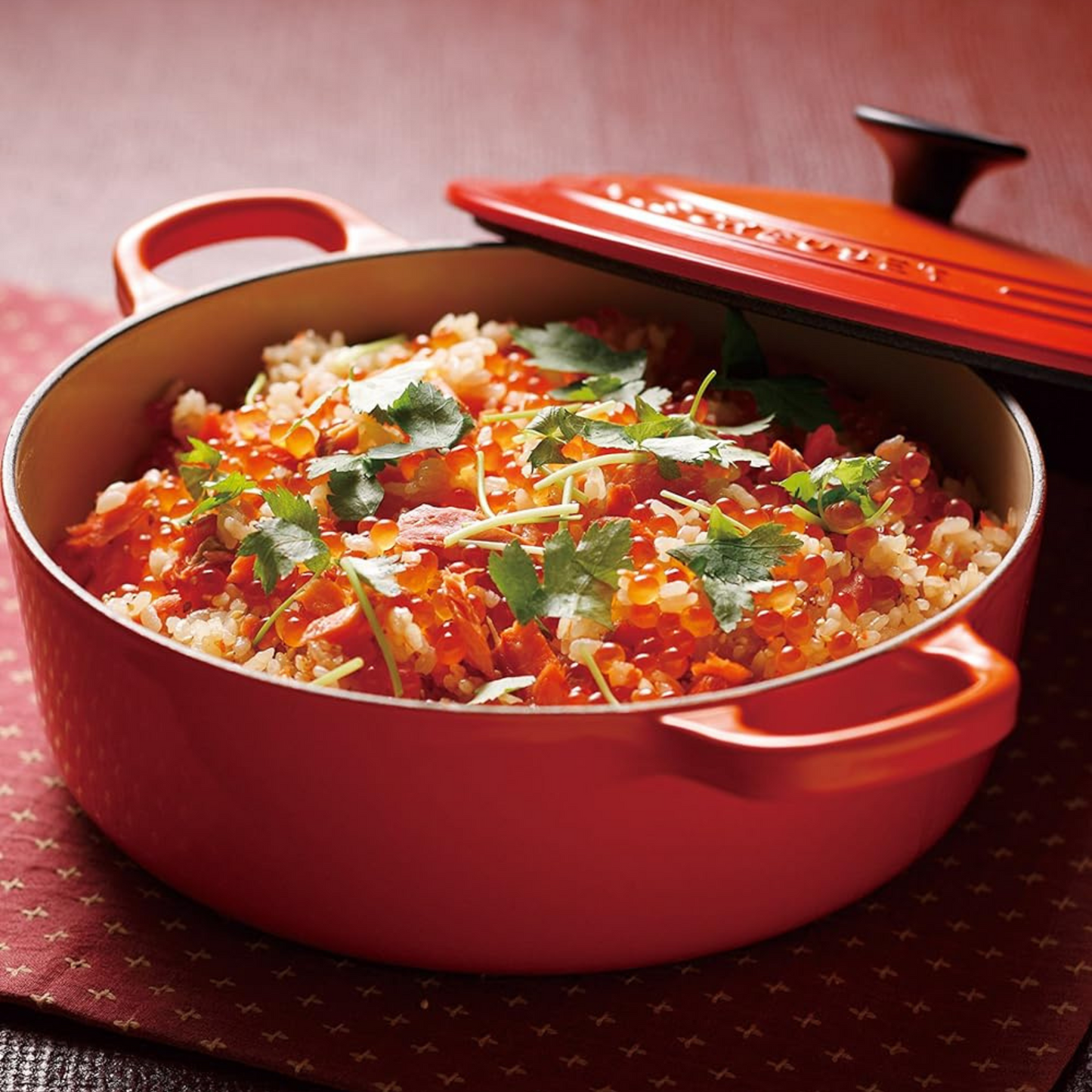 طنجرة Signature Cocotte | من حديد الزهر Cast Iron المطلي بالمينا عالي الجودة | عدة أحجام وألوان مميزة | من العلامة التجارية الفرنسية Le Creuset | صنع في فرنسا