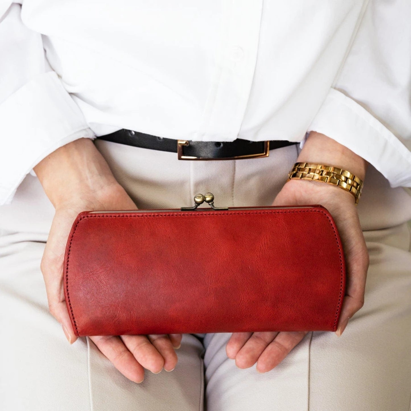 محفظة يد تصميم كلاسيكي | صنع يدوي من الجلد الطبيعي الفاخر Himeji leather | عدة ألوان جذابة | صنع في اليابان