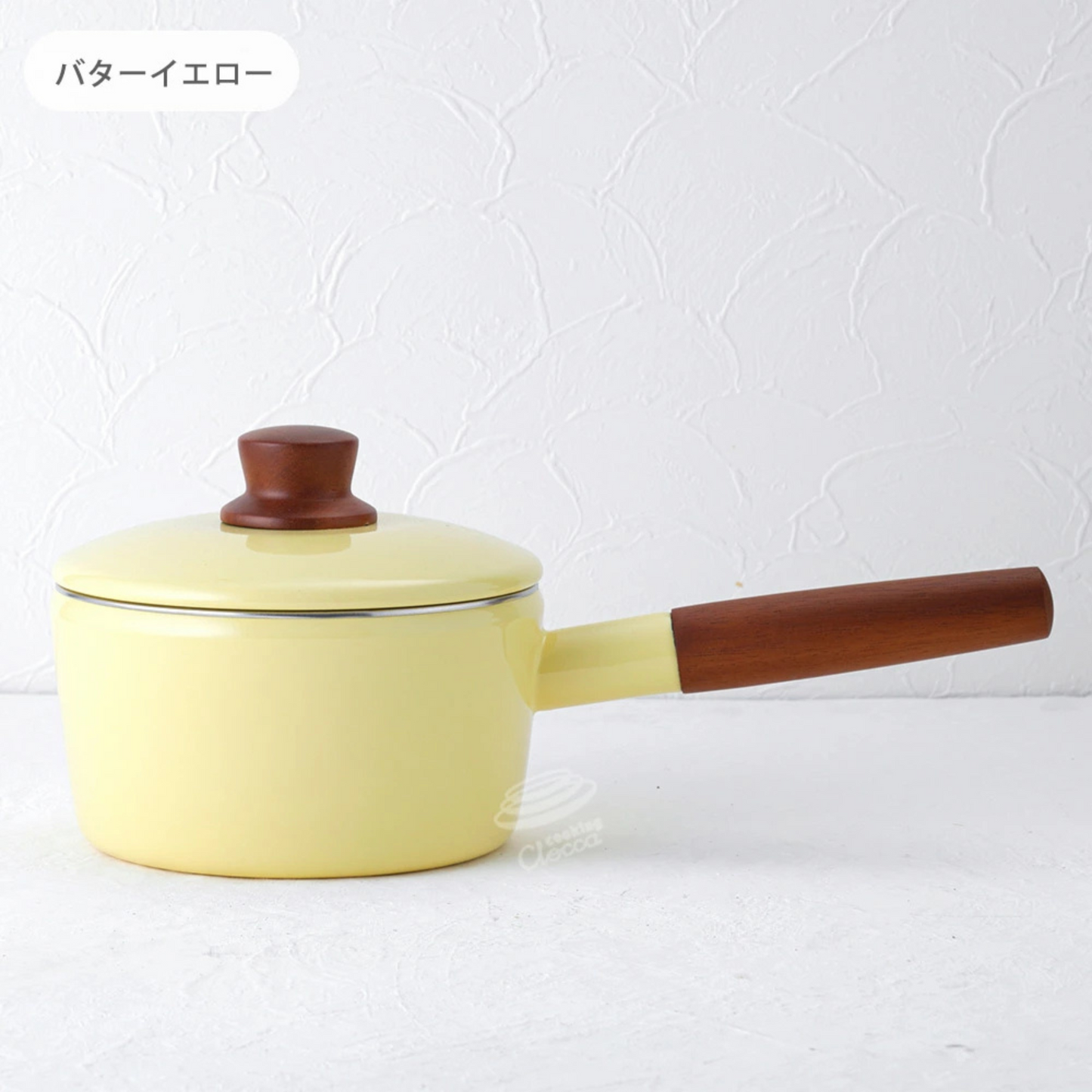 قدر Nature Saucepan مع ذراع وغطاء | من الفولاذ المطلي بالمينا عالية الجودة وذراع ومقبض من الخشب الطبيعي | قياس 16سم وسعة 1.6لتر بلونين جذابين | من العلامة التجارية اليابانية الرائدة Fuji Horo