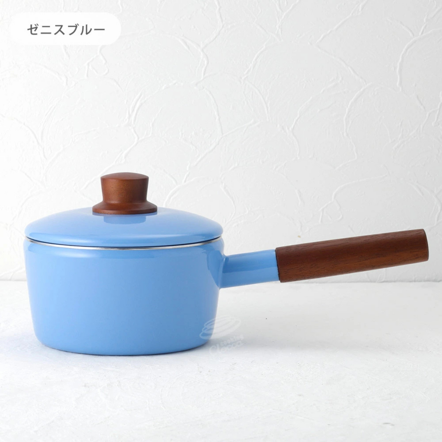 قدر Nature Saucepan مع ذراع وغطاء | من الفولاذ المطلي بالمينا عالية الجودة وذراع ومقبض من الخشب الطبيعي | قياس 16سم وسعة 1.6لتر بلونين جذابين | من العلامة التجارية اليابانية الرائدة Fuji Horo