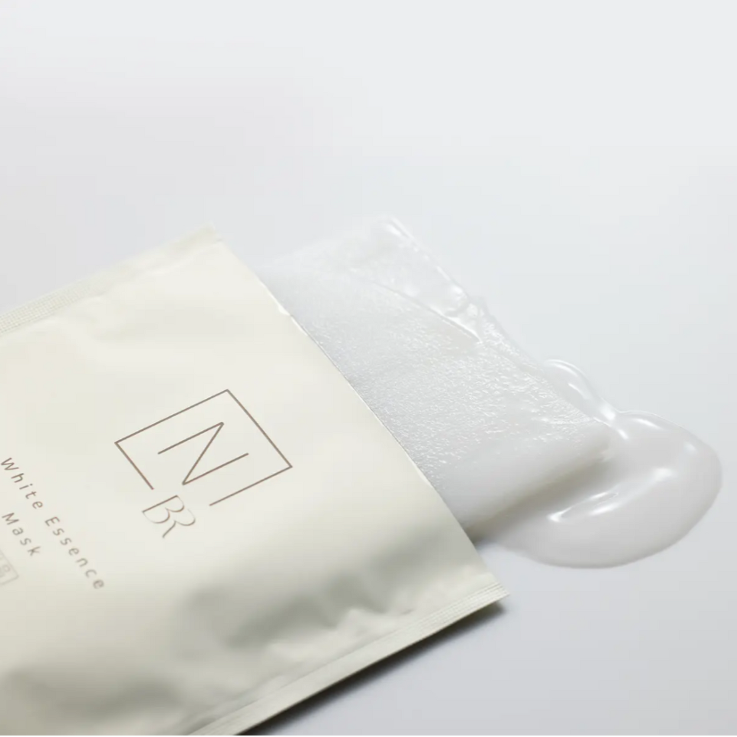 قناع التبييض والترطيب Bright White Melanoreach Essence من البراند الياباني N Organic | تركيبة من مجموعة من المواد الطبيعية لتفتيح البشرة وترطيبها | بكج من 8 ماسكات | صنع في اليابان