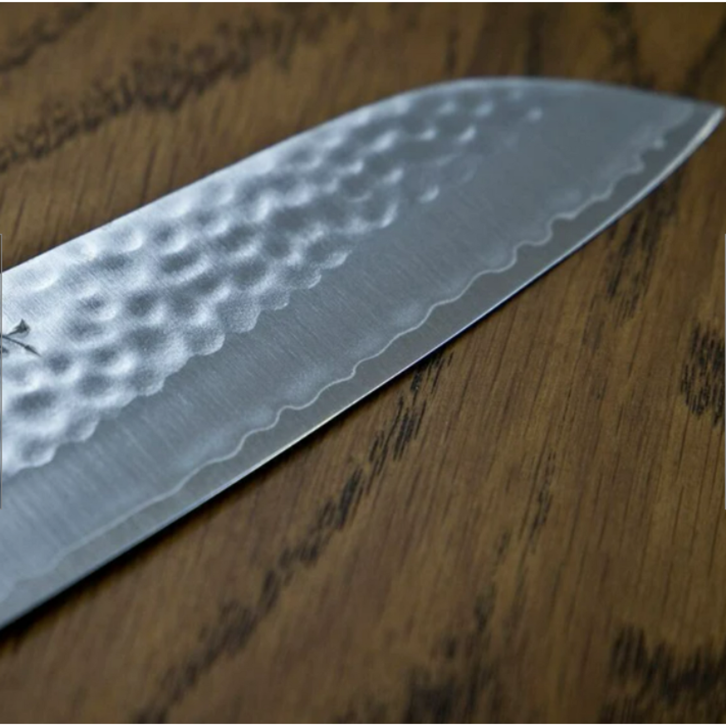 سكين Kyoto Katsugu Santoku Knife | 3 طبقات من الفولاذ عالي الكربون ومقبض من خشب الموهاغوني | صنع في اليابان