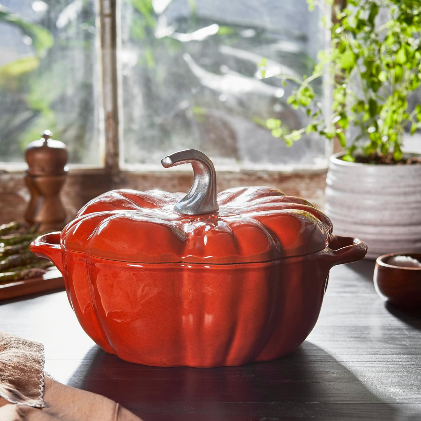 طنجرة اليقطينة من Cast Iron المطلي بالمينا عالي الجودة | قياس 24سم | من العلامة التجارية STAUB صنع في فرنسا