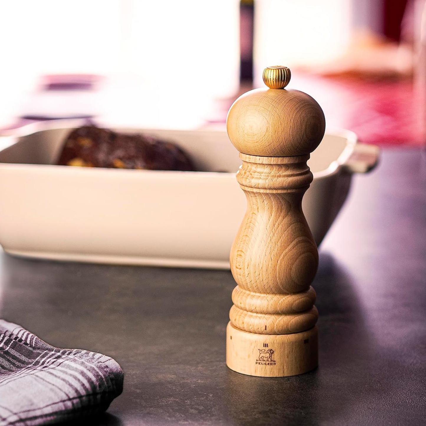 مطحنة مائدة يدوية Paris u'Select | مطحنة فلفل وملح | من خشب الزان الطبيعي ومسننات من الفولاذ عالي الكربون | عدة أحجام وألوان | من العلامة التجارية Peugeot | صنع في فرنسا
