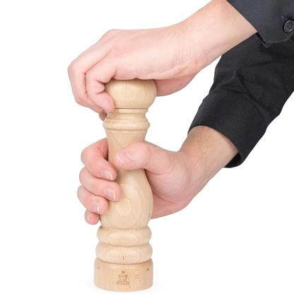 مطحنة مائدة يدوية Paris u'Select | مطحنة فلفل وملح | من خشب الزان الطبيعي ومسننات من الفولاذ عالي الكربون | عدة أحجام وألوان | من العلامة التجارية Peugeot | صنع في فرنسا