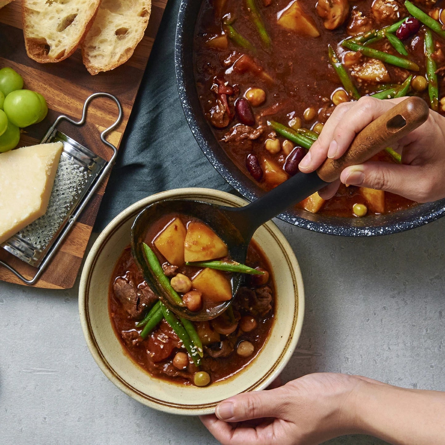 طقم كفاكير ومغارف وأدوات تقليب الآمن على الصحة والأواني الطهي | من خشب الأكاسيا ورؤوس السيليكون | طقم من 5 قطع | من العلامة التجارية اليابانية Kevnhaun