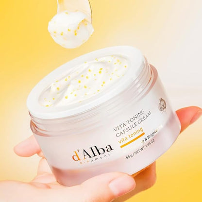 كريم d'Alba Vita Toning بالكبسولات و3 فيتامينات رئيسية C + E + K – إشراقة فورية، تفتيح البقع، وترطيب فاخر ينعش بشرتك يوميًا (55g) - صنع في كوريا الجنوبية وارد اليابان