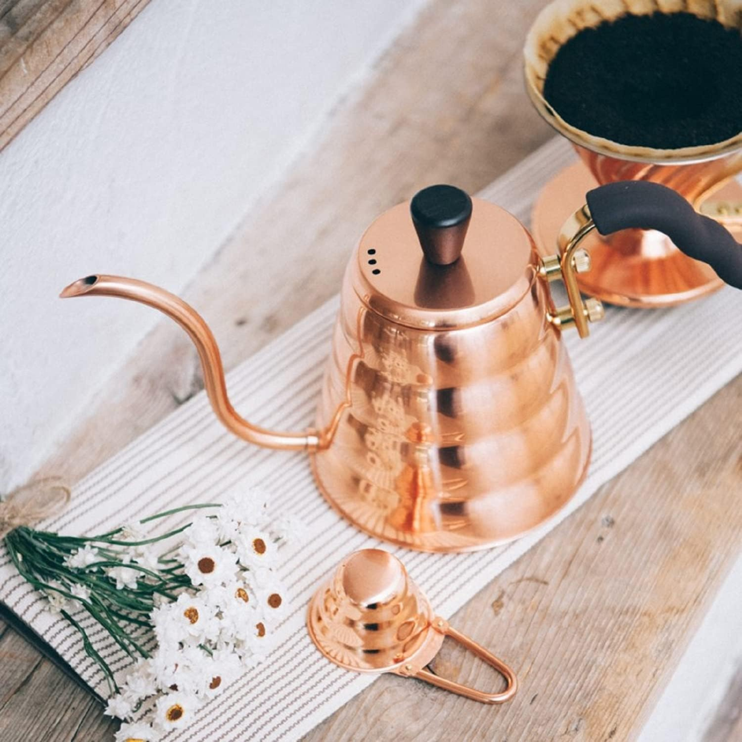 إبريق تقطير القهوة المختصة V60 VKBR Drip Kettle - عدة سعات - من العلامة التجارية Hario - صنع في اليابان