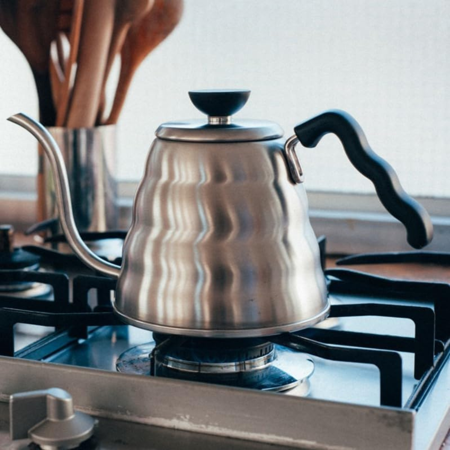 إبريق تقطير القهوة المختصة V60 VKBR Drip Kettle - عدة سعات - من العلامة التجارية Hario - صنع في اليابان