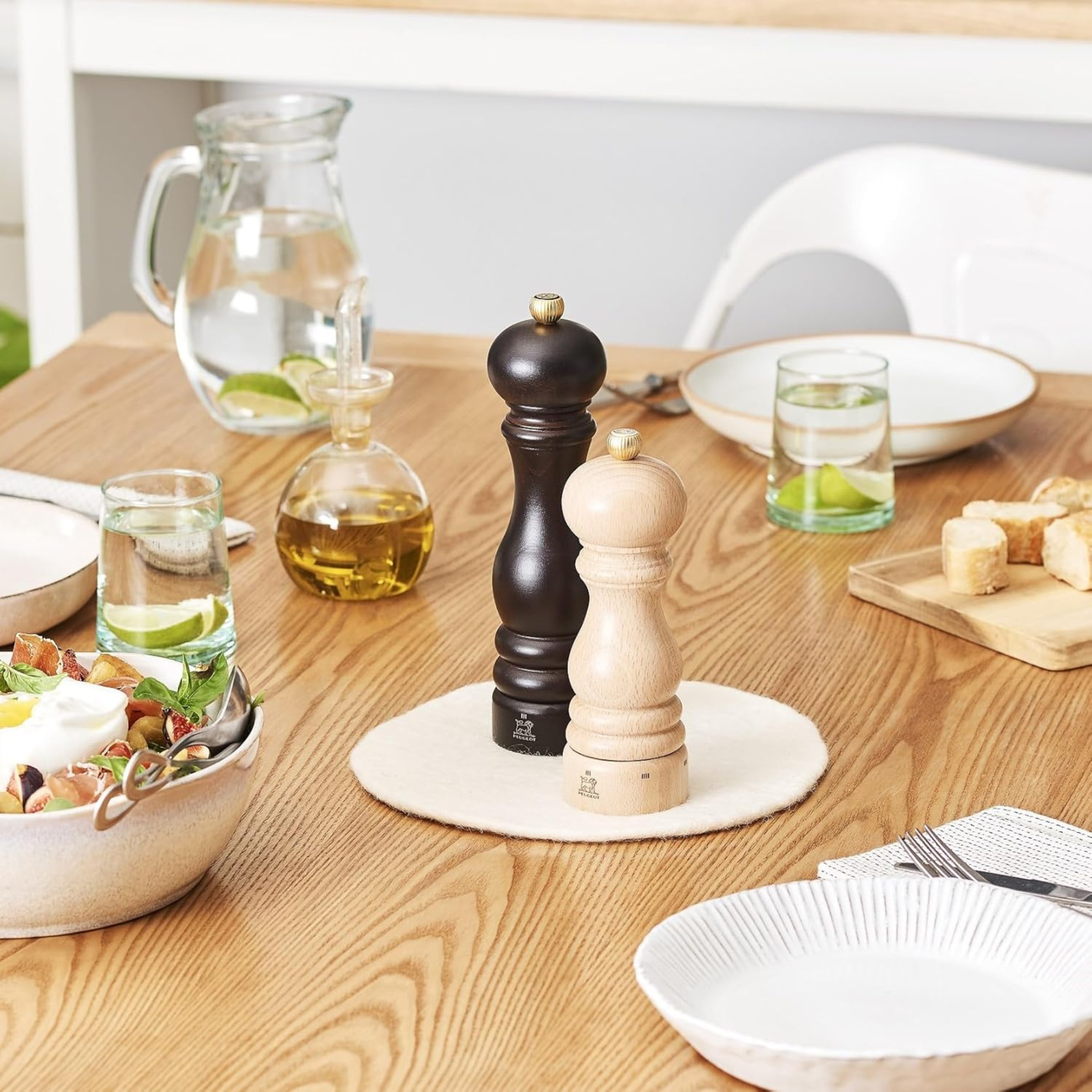 مطحنة مائدة يدوية Paris u'Select | مطحنة فلفل وملح | من خشب الزان الطبيعي ومسننات من الفولاذ عالي الكربون | عدة أحجام وألوان | من العلامة التجارية Peugeot | صنع في فرنسا