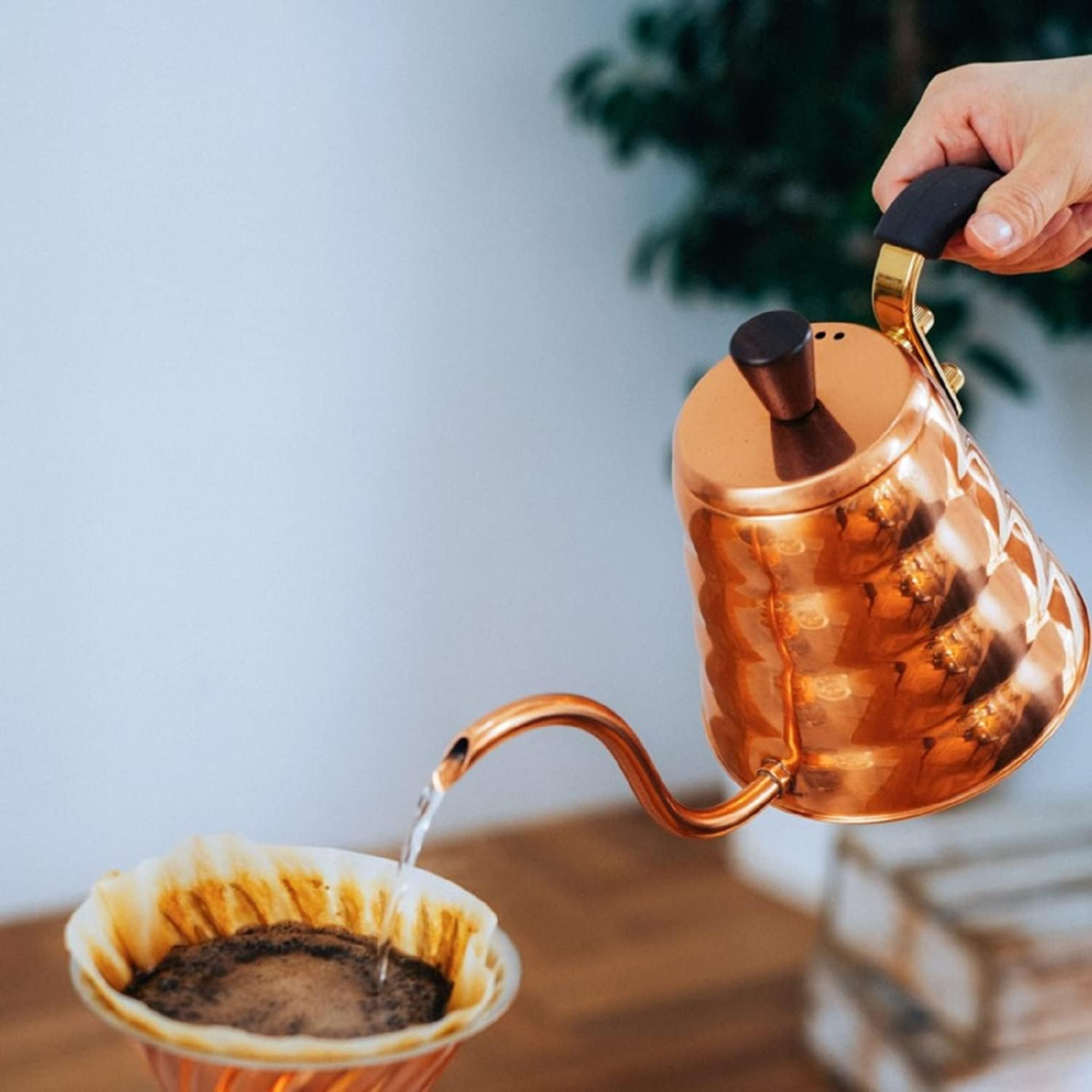 إبريق تقطير القهوة المختصة V60 VKBR Drip Kettle - عدة سعات - من العلامة التجارية Hario - صنع في اليابان