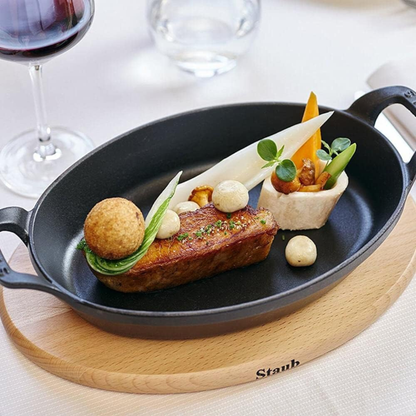 طبق متعدد المهام للشوي والخبز والطهي والتقديم | شكل دائري وبيضوي بعدة قياسات | من حديد الزهر Cast Iron المطلي بالمينا | من البراند الفرنسي Staub صنع في فرنسا