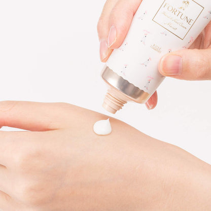 Kose Cosmeport FORTUNE Hand & Nail Cream Moist – كريم ياباني مرطب ومعطر لليدين والأظافر